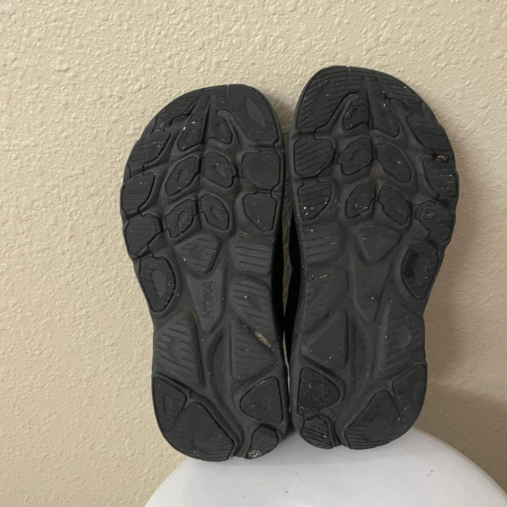Hoka Clifton 10 Running Shoes Sneakers Black 1162050 Women's Sz 8.5D Wide B2